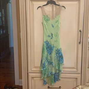 Stunning BCBG Max Mara summertime midi dress.